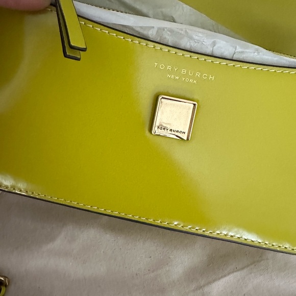 NWT Tory Burch Britten patent chain wallet crossbody w. Wristlet - Picture 11 of 12